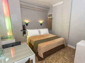 Urban Travellers Hotel