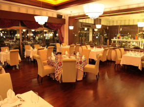 Cratos Premium Hotel & Casino