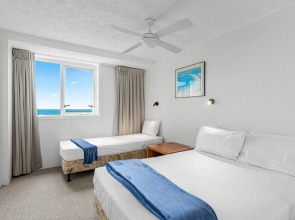 84 The Spit Holiday Apartments