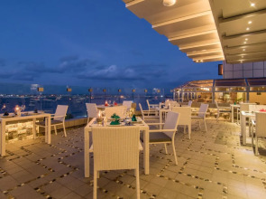 Отель Samann Grand