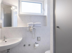 Good Morning + Berlin City East