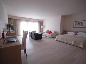 LVZZ Hotel - Boutique Class