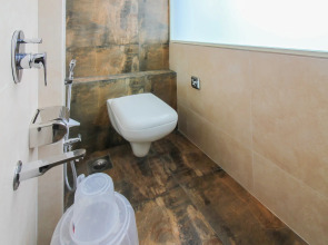 FabHotel Aksa International