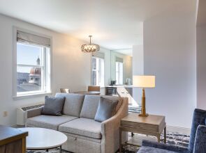 The Yorktowne Hotel, Tapestry Collection by Hilton