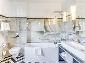 Отель Grand Poet Hotel by Semarah