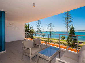 Silvershore Apartments on the Broadwater