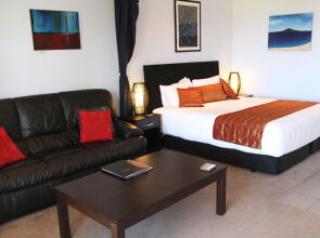 Admiralty Lodge Motel