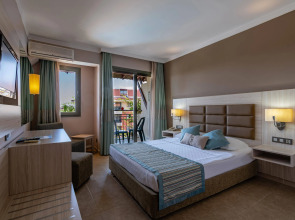 Palmeras Beach Hotel