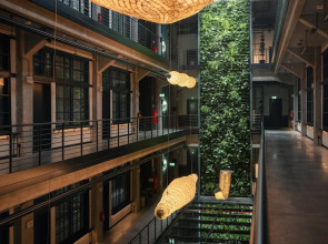 MONTOWNIA Lofts & Experience