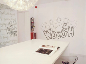 Chic & Basic Tallers Hostal