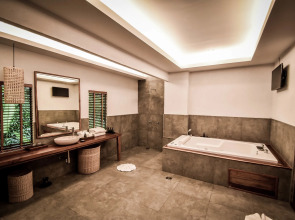 The Nine Thipthara Klongson Resort