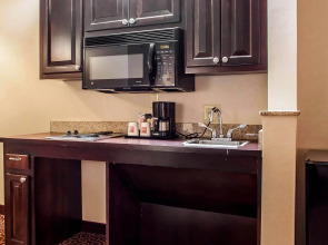 Comfort Suites East Brunswick - South River