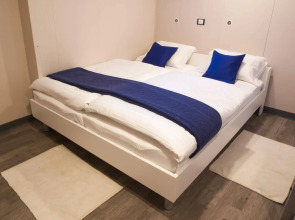 Botel Marina - Hostel