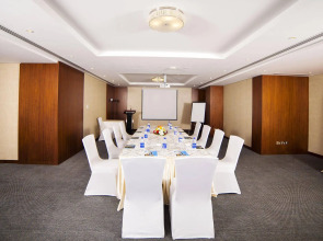 Raviz Center Point Hotel