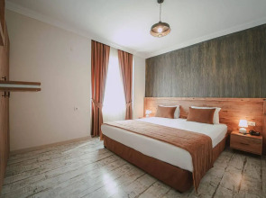 Voswos Garage Coffee & Hotel