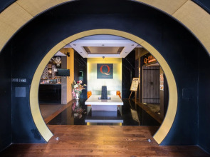 Q Hotel