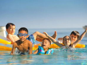 Al Bustan Palace, a Ritz-Carlton Hotel