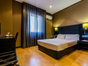 Отель Virgen de los Reyes