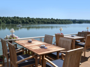 Compass River City Boatel