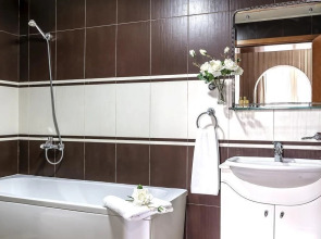 Maxim Boutique Hotel