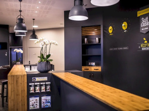 Best Western Plus Suitcase Paris La Defense