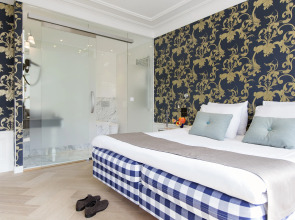 The Amsterdam Canal Hotel