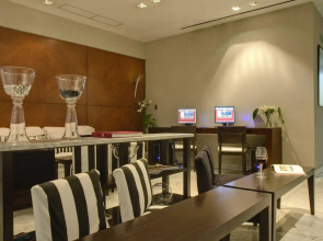 Broadway Hotel & Suites