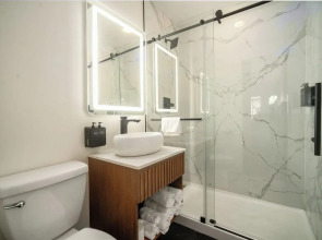 Bevonshire Lodge Motel