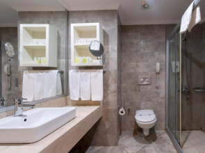 Lake & River Side Hotel & Spa