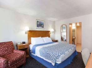 Days Inn by Wyndham Anaheim Near the Park