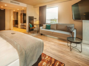 Holiday Inn - the niu, Fender Amsterdam by IHG