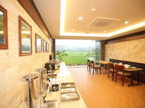 Liberty Hall Tam Coc Hotel & Villa