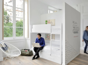 Away Hostel & Coffee Shop