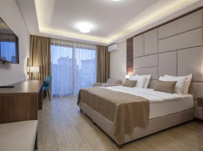 Отель Twelve by Aycon