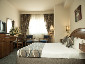 Cherry Maryski Hotel