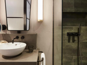 Hotel Indigo London - 1 Leicester Square by IHG