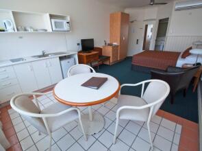 City Oasis Inn Townsville, SureStay Collection by BW