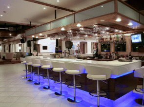 Anemi Hotel & Suites