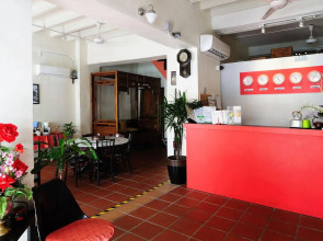 Red Inn Court - Hostel