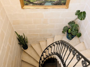 A Cosy Nest Overlooking The Sea