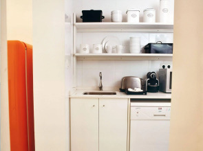 Chic & Basic Tallers Hostal