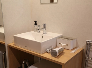 OHWA hostel minowa station