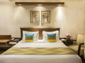 Rockland Hotel - C R Park