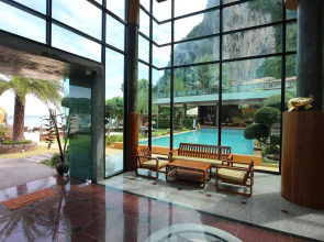 Phi Phi Nice Beach Hotel Hip