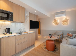 Oli Hotel And Suites