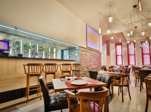 Амери Плаза