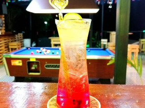 1715 House - White Rhino