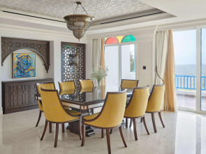 Hilton Salwa Beach Resort & Villas