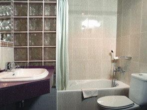 Vintage Hotel Mercedes