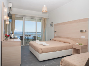 Отель Alexandros 